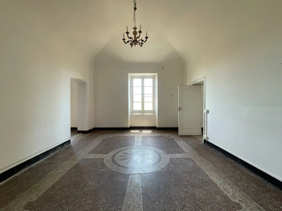 Appartamento signorile d' epoca da ristrutturare